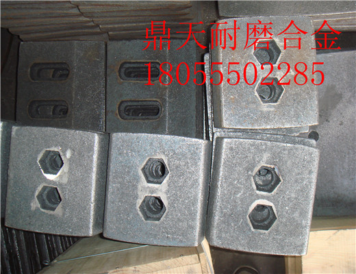 大量現貨出售北京加隆4000好質(zhì)量拌缸葉片、高鉻合金門(mén)襯板報價(jià)